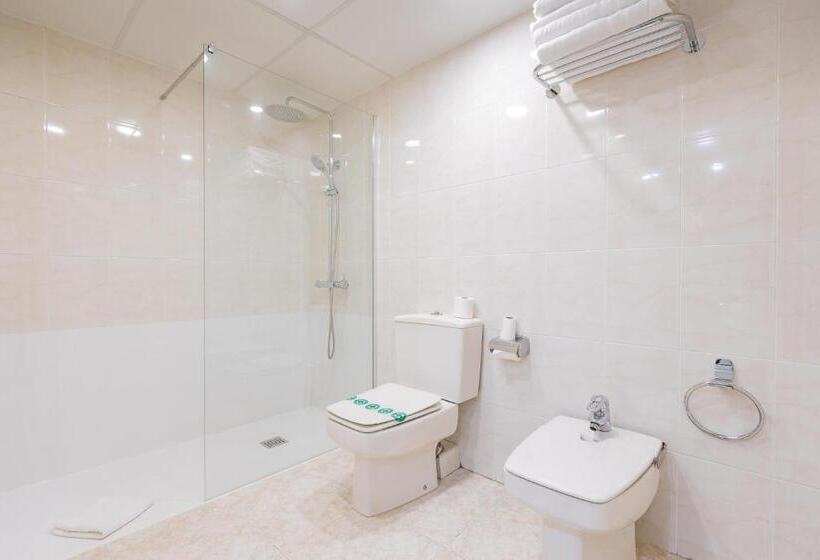 اتاق استاندارد سه نفره, Eth Solan & Spa