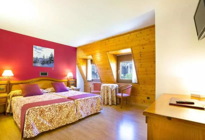 Chambre en Attique, Eth Solan & Spa