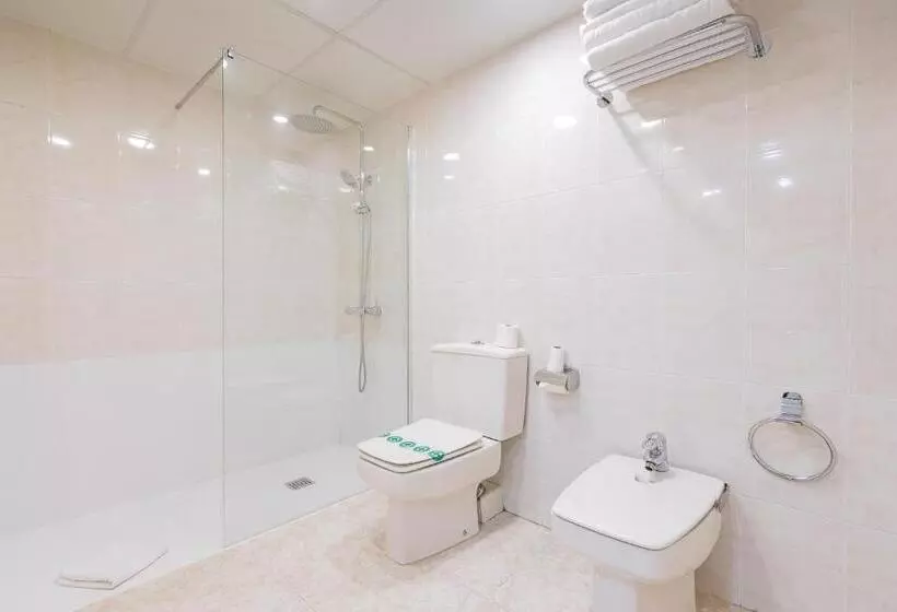 Chambre en Attique, Eth Solan & Spa