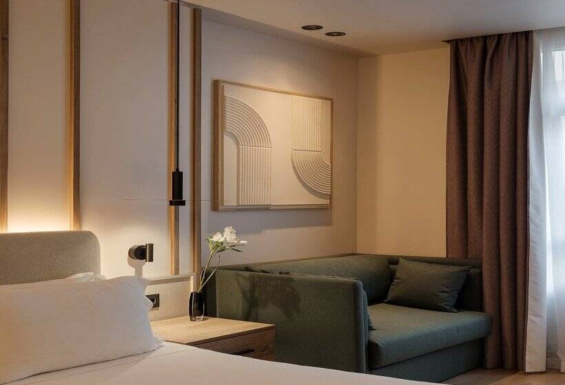 Номер Superior, H10 Puerta de Alcalá