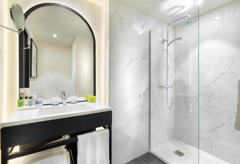 Номер Basic, H10 Puerta de Alcalá