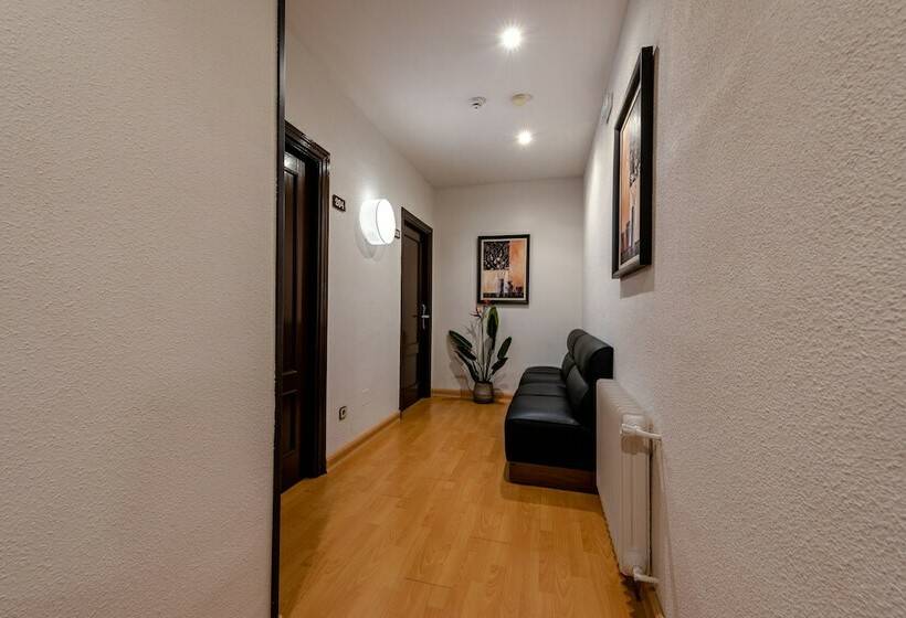 スタンダードルーム, Las Estrellas