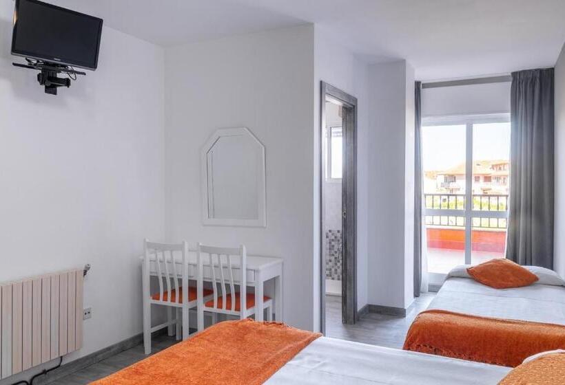 Standard Triple Room, Los Naranjos