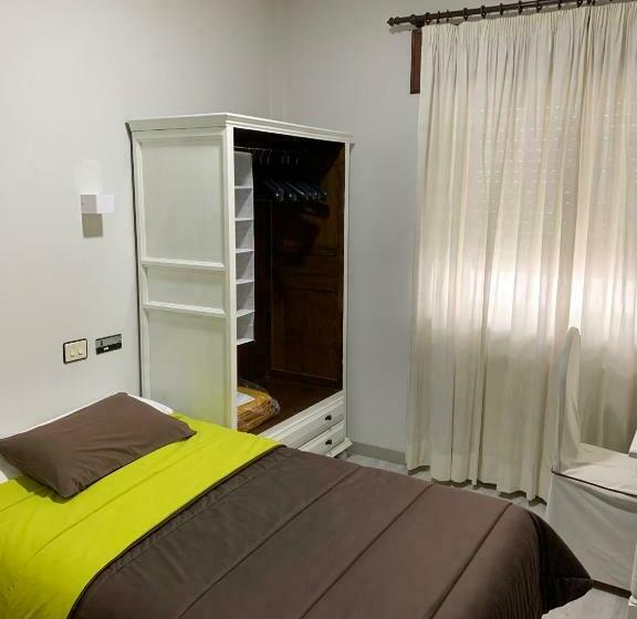 标准单人间, Los Olmos