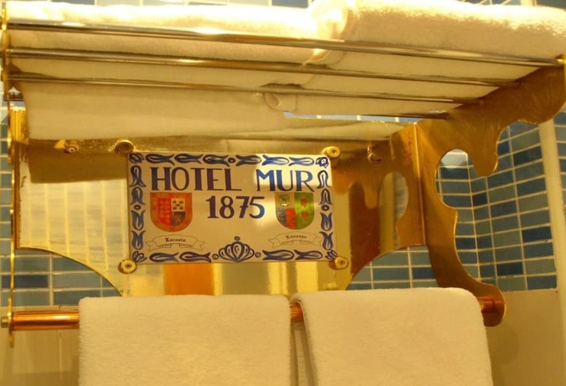 スタンダードトリプルルーム, Mur