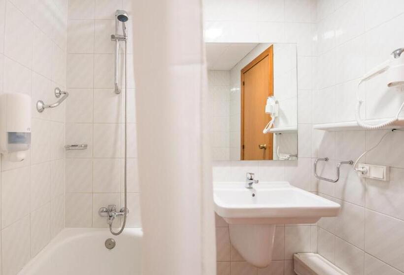 اتاق استاندارد یک نفره, Nadal