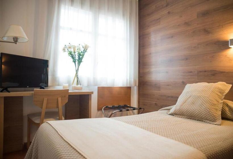 اتاق استاندارد یک نفره, Nadal