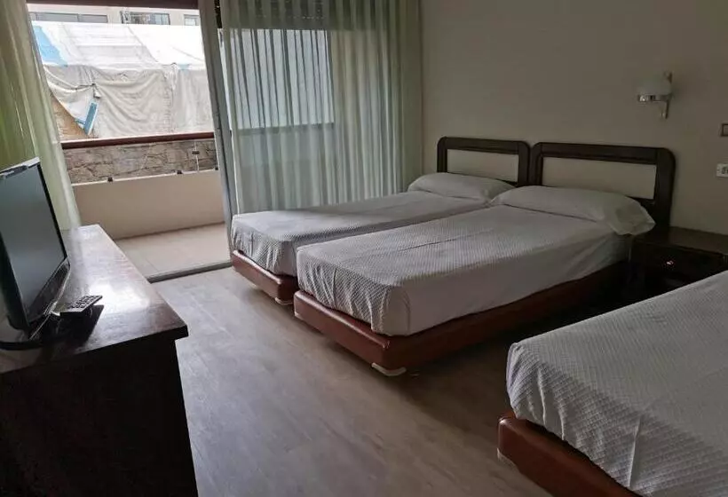 Standard Triple Room with Terrace, Parque Porriño