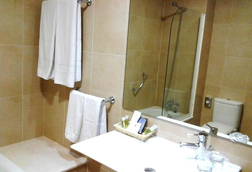 غرفة قياسية رباعية, Pazo O Rial