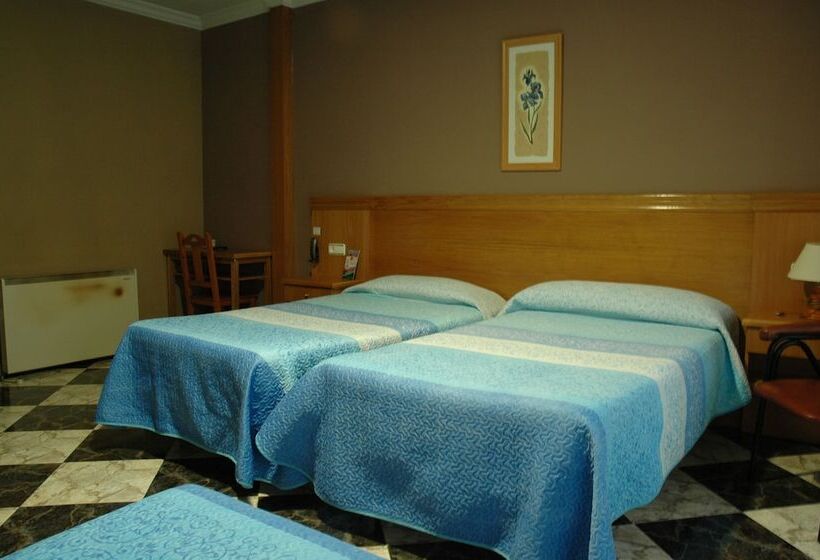 חדר סטנדרט לשלושה, Plaza Manjon