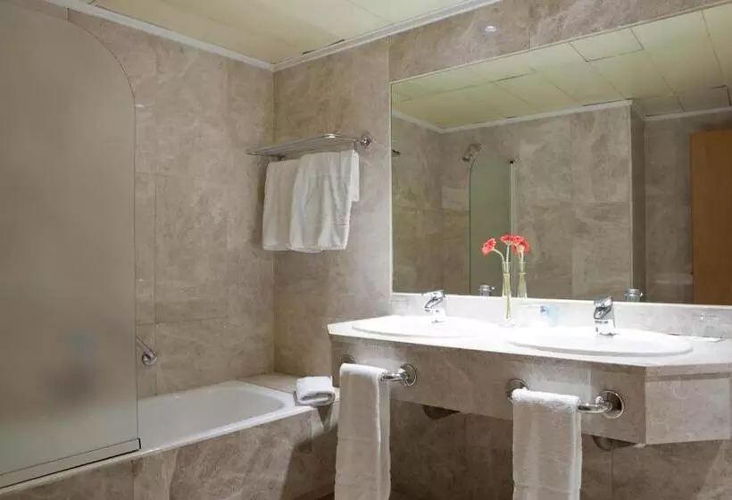 Quarto Triplo Standart, Praga