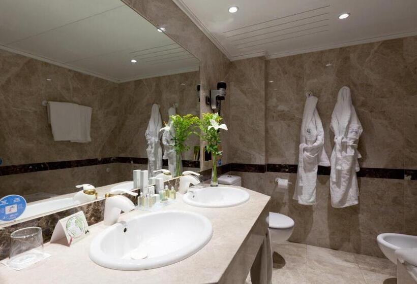 주니어 스위트, Praga