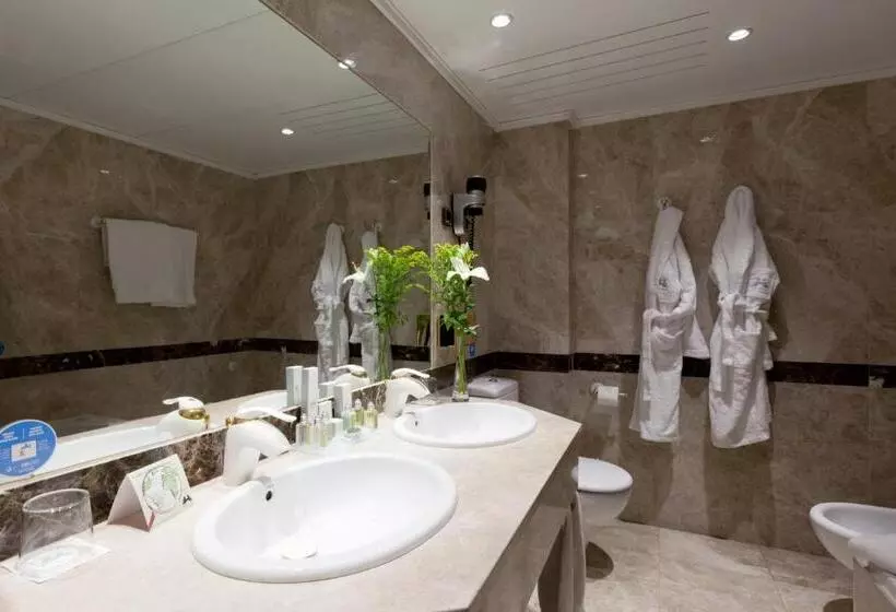 Suite Junior, Praga