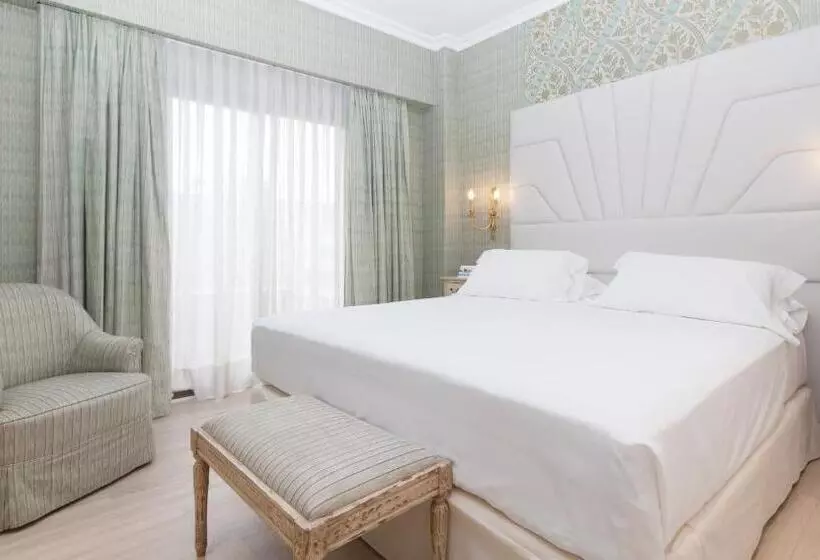 Suite Junior, Praga