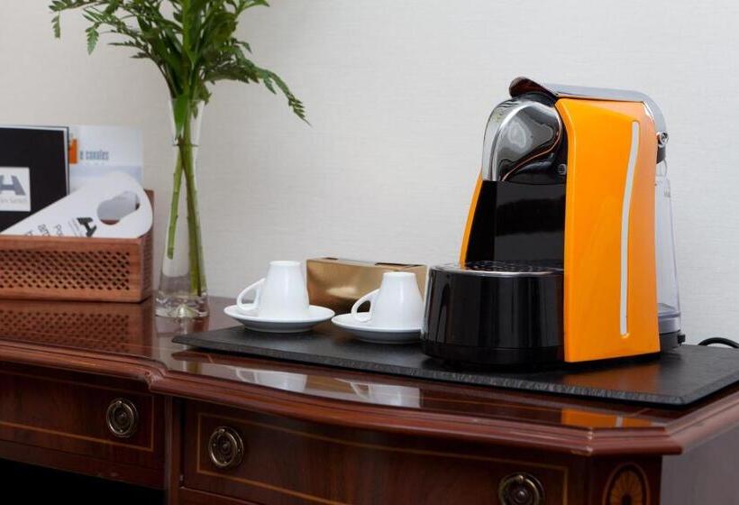 주니어 스위트, Praga