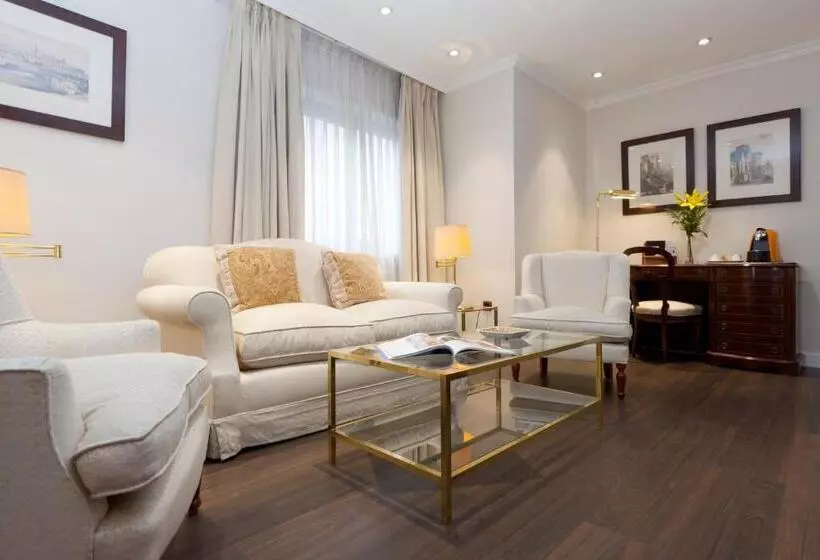 Suite Junior, Praga