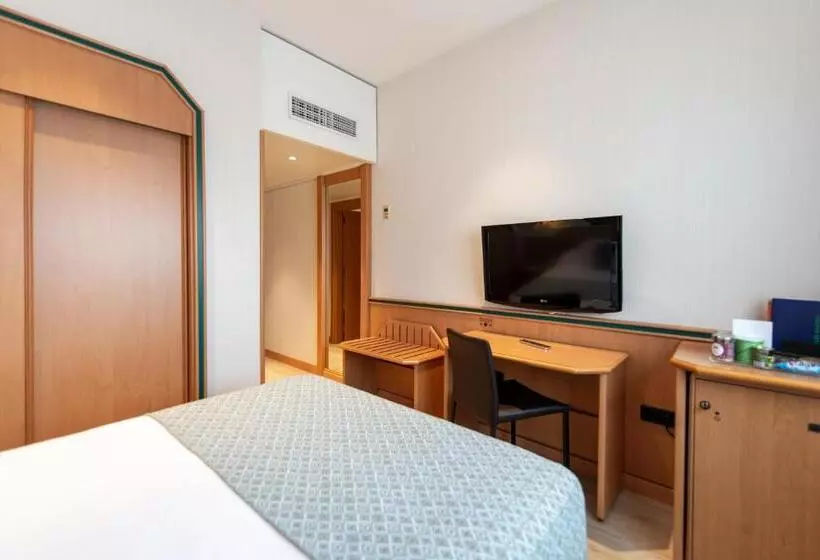 Quarto standart individual, Praga