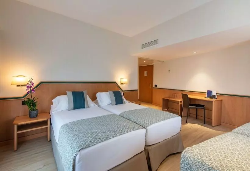 Quarto Triplo Standart, Praga