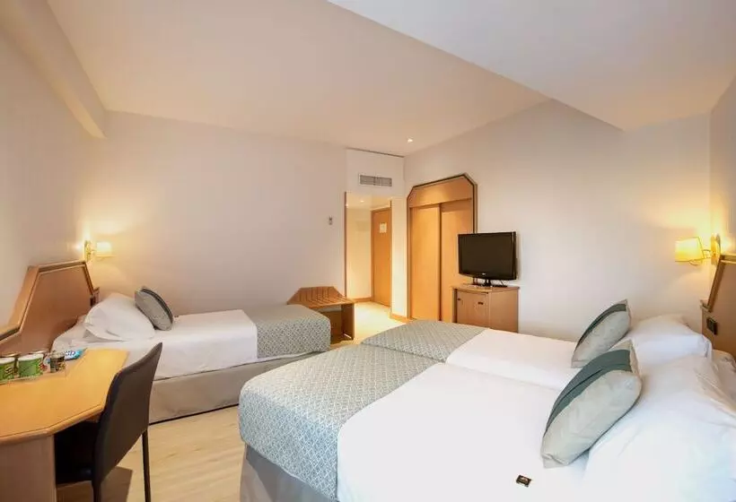 Quarto Triplo Standart, Praga