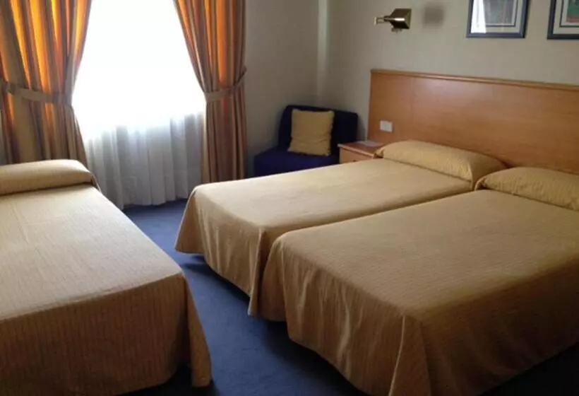 Quarto Triplo Standart, Ramos