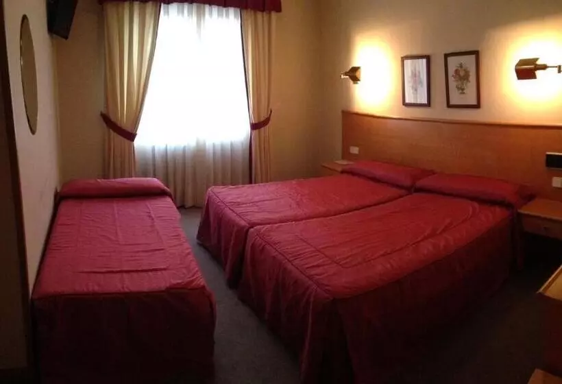 Quarto Triplo Standart, Ramos