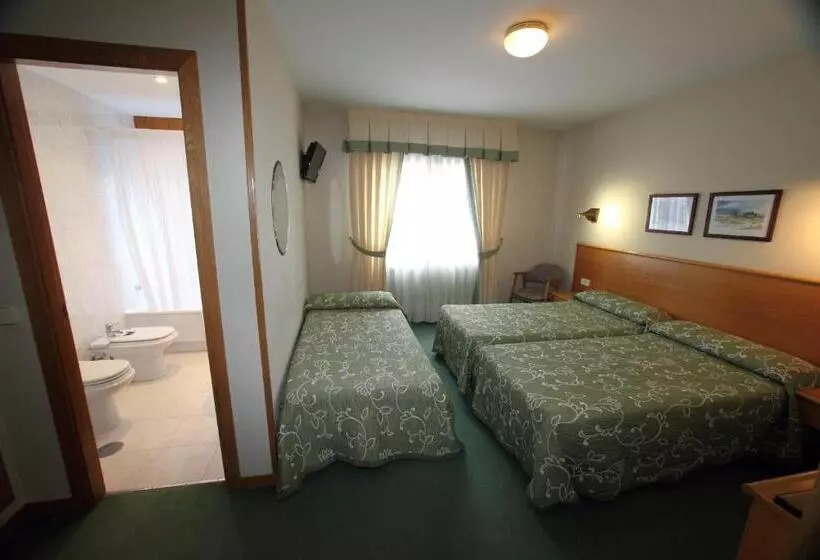 Quarto Triplo Standart, Ramos