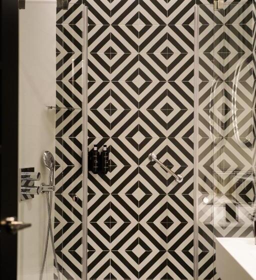 インサイドジュニアスイート, Regina