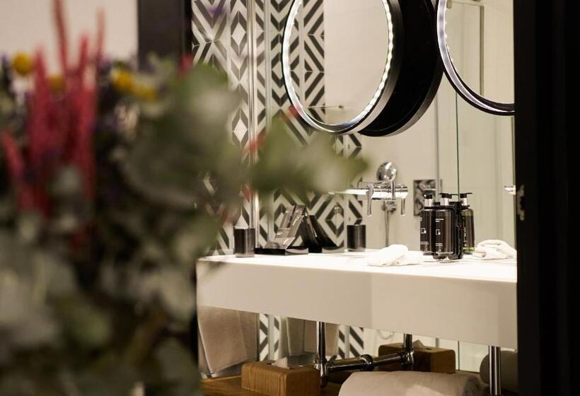 سوئیت جونیور اینتریور, Regina