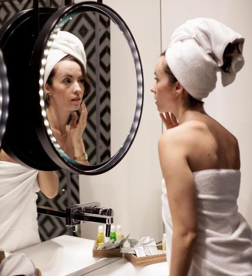 インサイドのスーペリアルーム, Regina