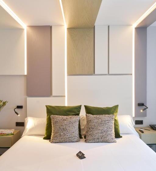 デラックスルーム, Regina