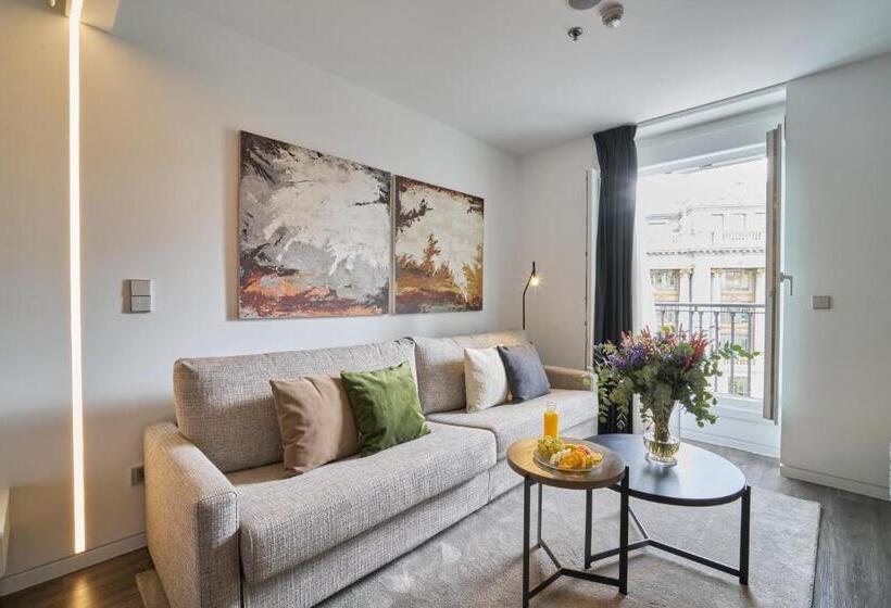 ジュニアスイート, Regina