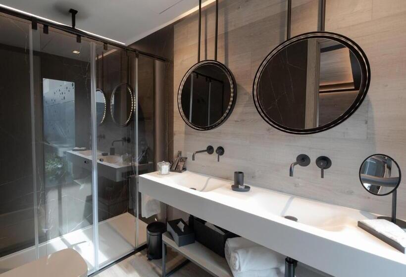 ペントハウスルーム, Regina