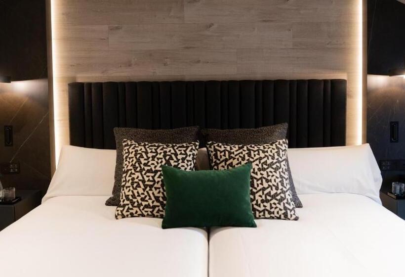 ペントハウスルーム, Regina