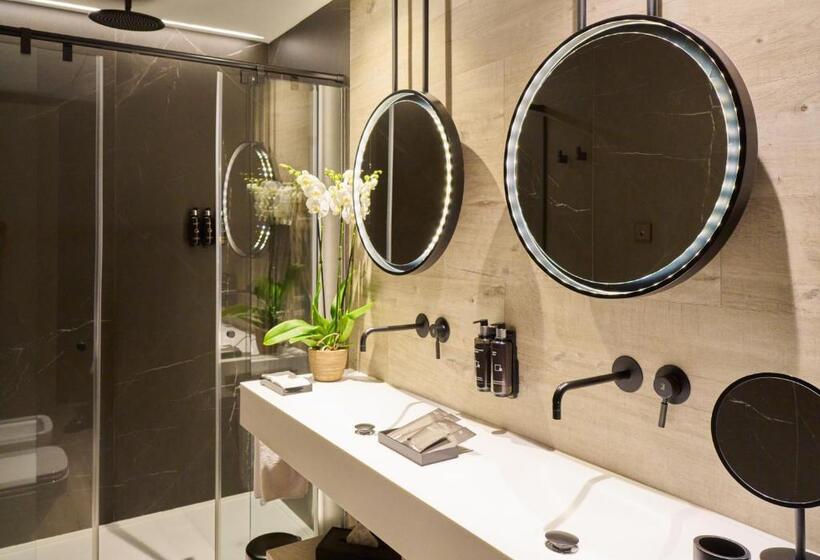 テラス付きデラックスルーム, Regina