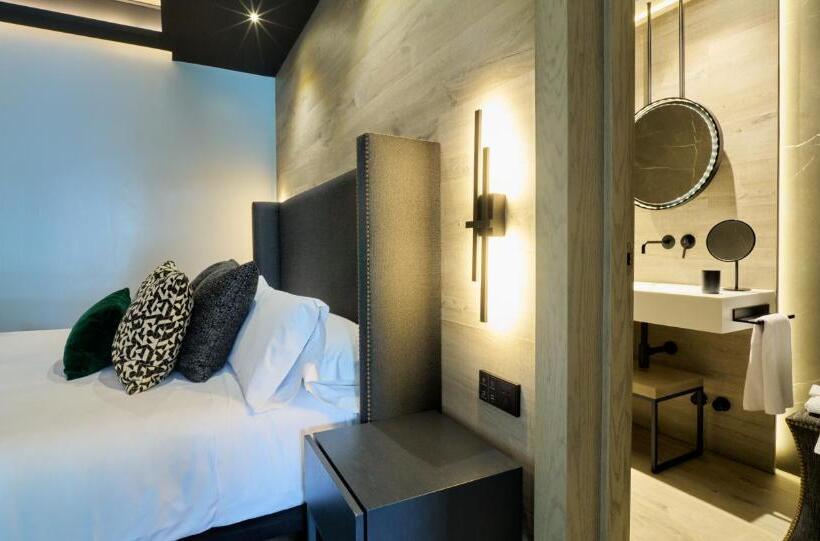 テラス付きデラックスルーム, Regina