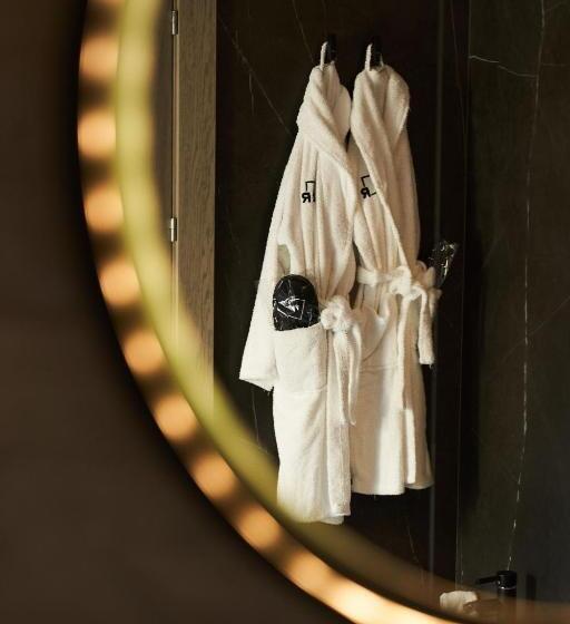 テラス付きデラックスルーム, Regina