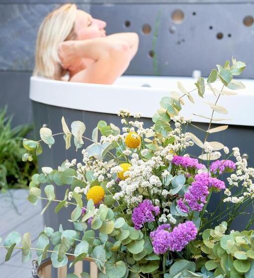 テラス付きデラックスルーム, Regina