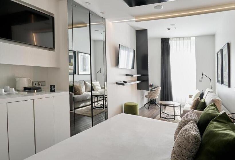 ジュニアスイート, Regina