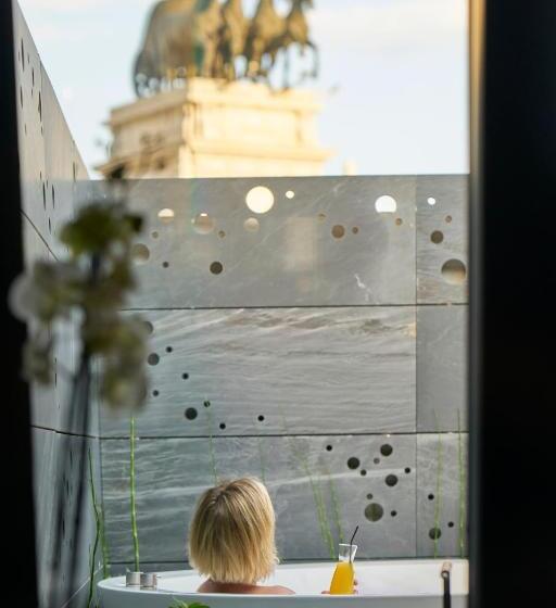 ペントハウスルーム, Regina