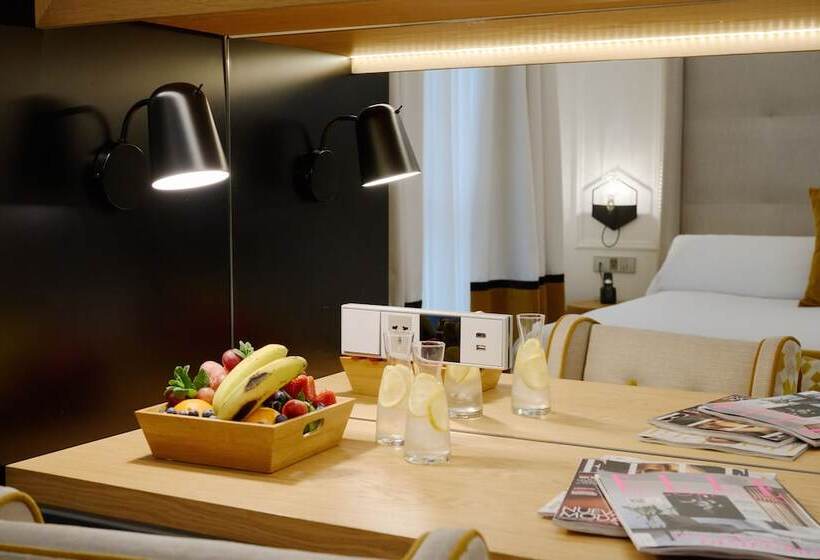 インサイドのスーペリアルーム, Regina