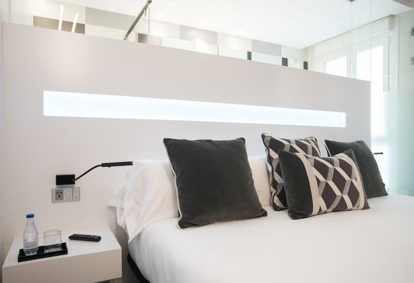 インサイドのスーペリアルーム, Regina