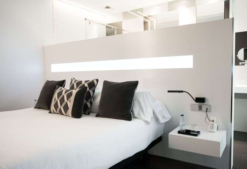 Superior Interior Room, Regina