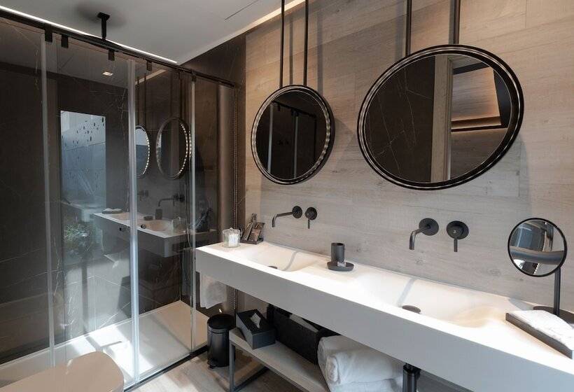 インサイドジュニアスイート, Regina