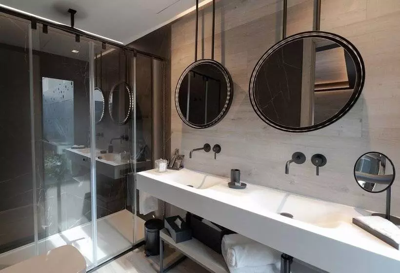 سوئیت جونیور اینتریور, Regina