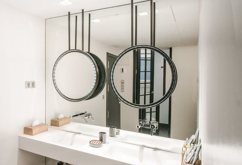 インサイドジュニアスイート, Regina