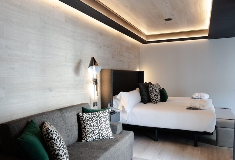سوئیت جونیور اینتریور, Regina