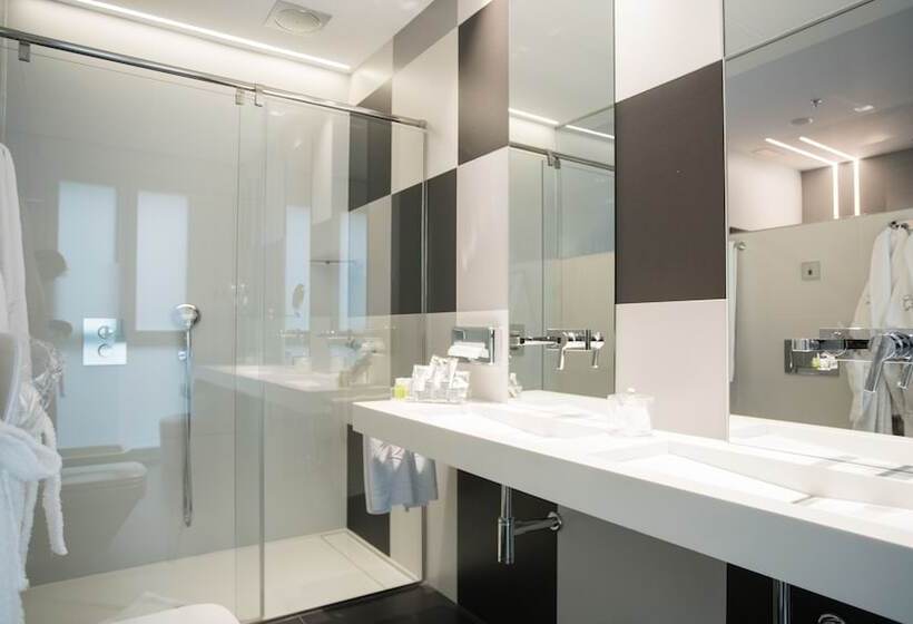 ジュニアスイート, Regina