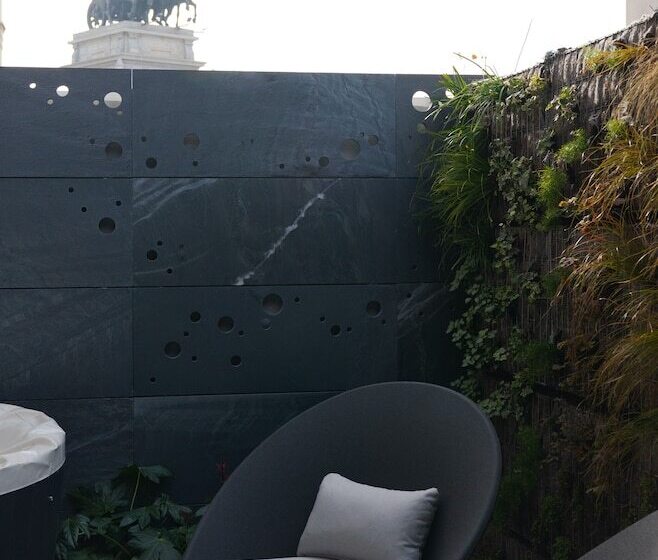 ペントハウスルーム, Regina