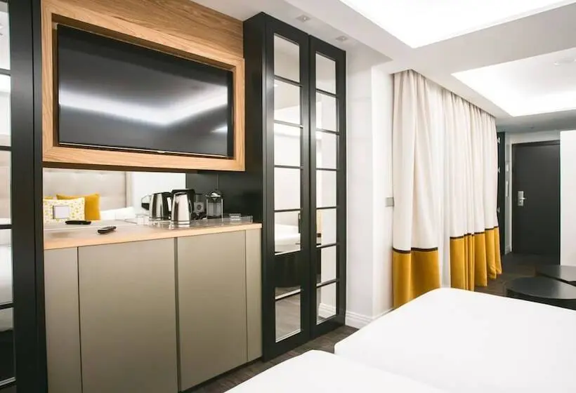 سوئیت جونیور اینتریور, Regina