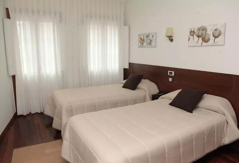 اتاق استاندارد, Restaurante Rúas